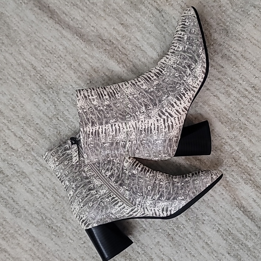 Aerosoles. Booties